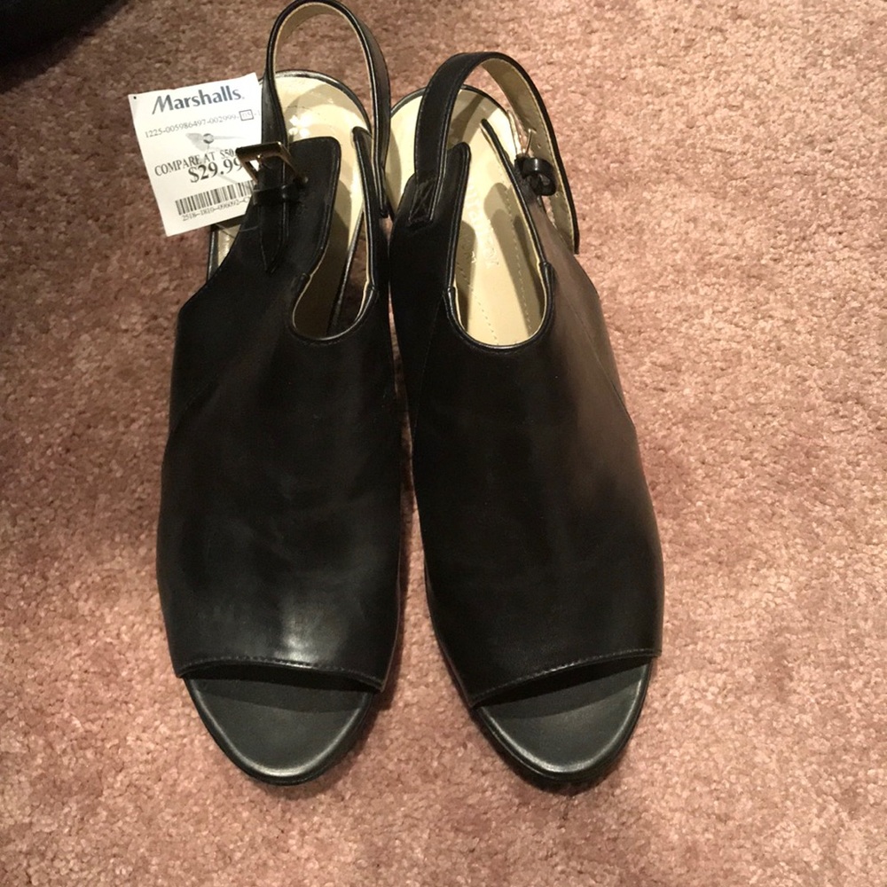 BRAND NEW! Women’s size 8.5 heel